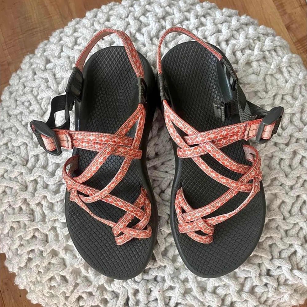 Peachy/Orange Chacos Size 7 Women’s